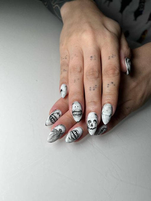 Even if I'm not in costume, my nails are guaranteed to be ready for Halloween https://t.co/PGuIGL1fb