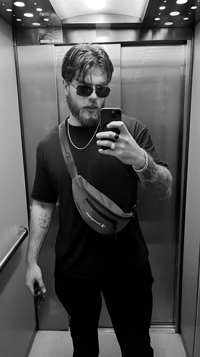 Dionibi's tweet photo. Ya tengo instagram, esta semana empiezo en YouTube y hermano vaya facha llevo. https://t.co/xXsNnpSTHv