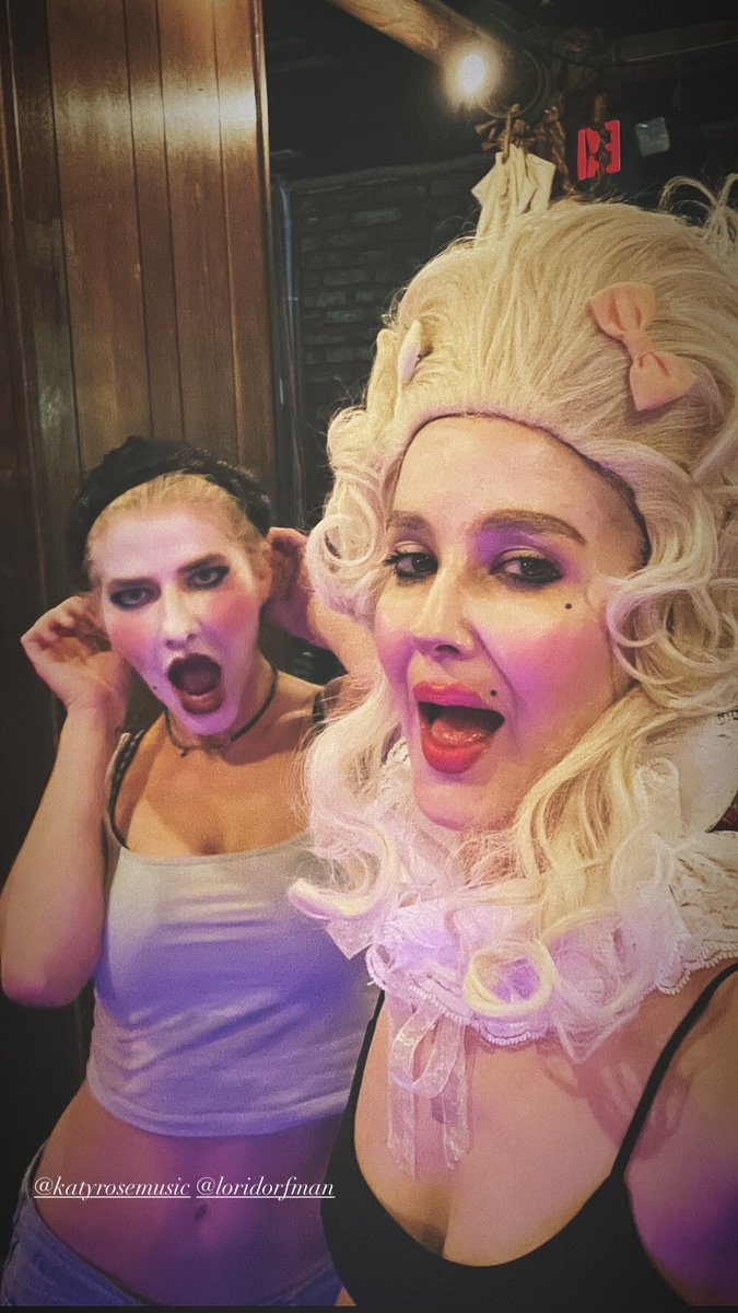 TheBlushes tweet media