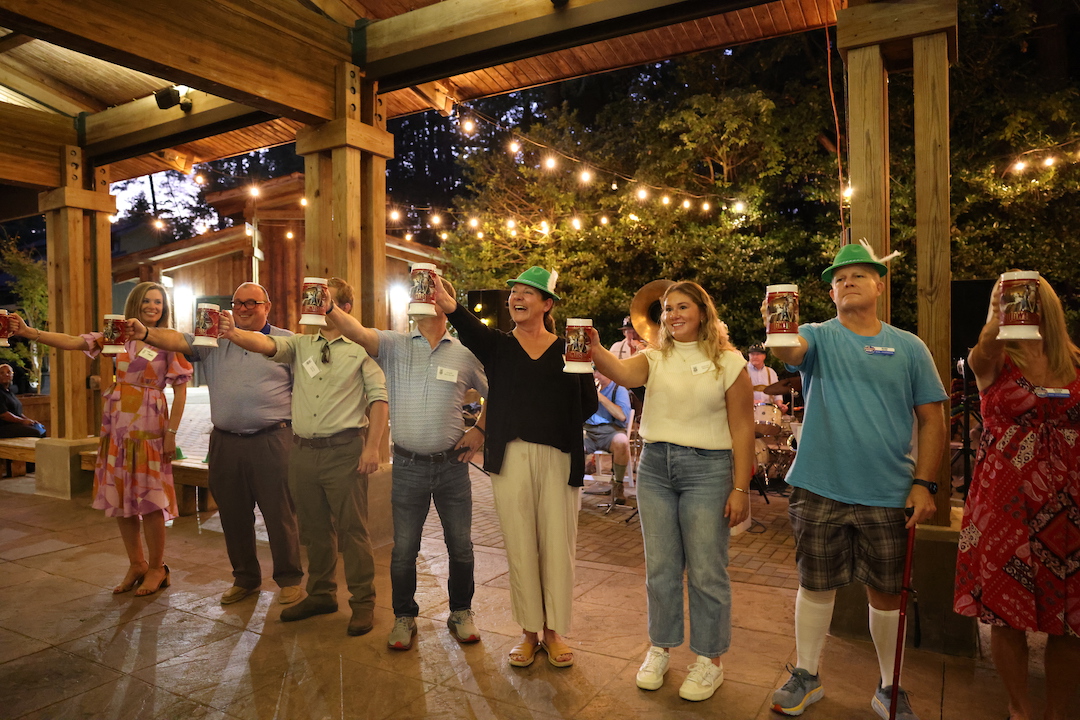 JLabBhamBowl's tweet photo. Thank you to everyone who joined us for our Birmingham Bowl Oktoberbash presented by Stella Artois and Adams Beverages! A special thank you to ESPNโs @colecubelic and Huntsville's Little German Band!๐ป #BhamBowl #Oktoberbash https://t.co/rnR70eXMsz