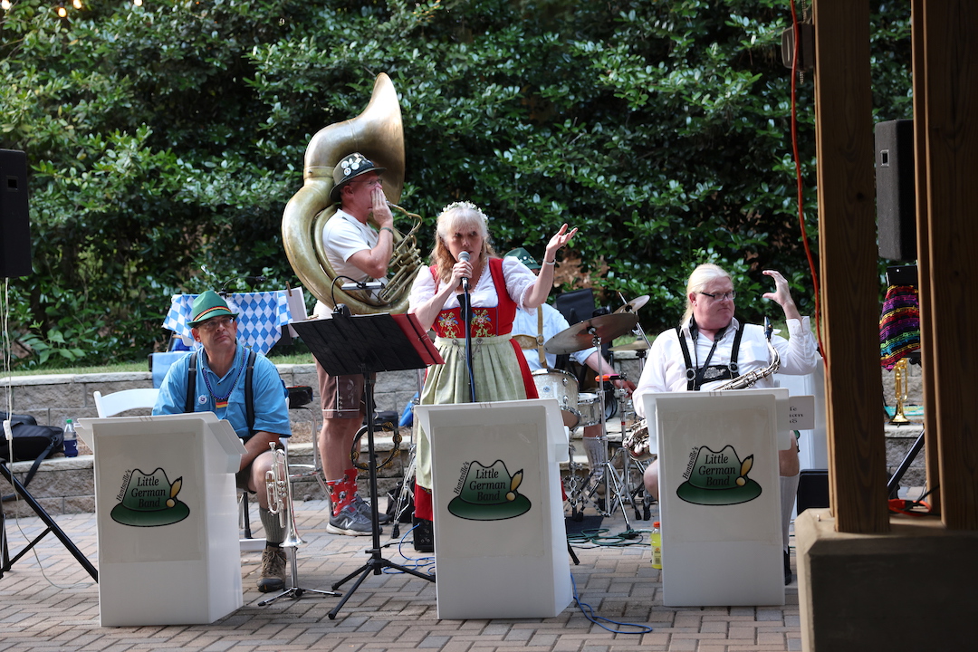 JLabBhamBowl's tweet photo. Thank you to everyone who joined us for our Birmingham Bowl Oktoberbash presented by Stella Artois and Adams Beverages! A special thank you to ESPNโs @colecubelic and Huntsville's Little German Band!๐ป #BhamBowl #Oktoberbash https://t.co/rnR70eXMsz