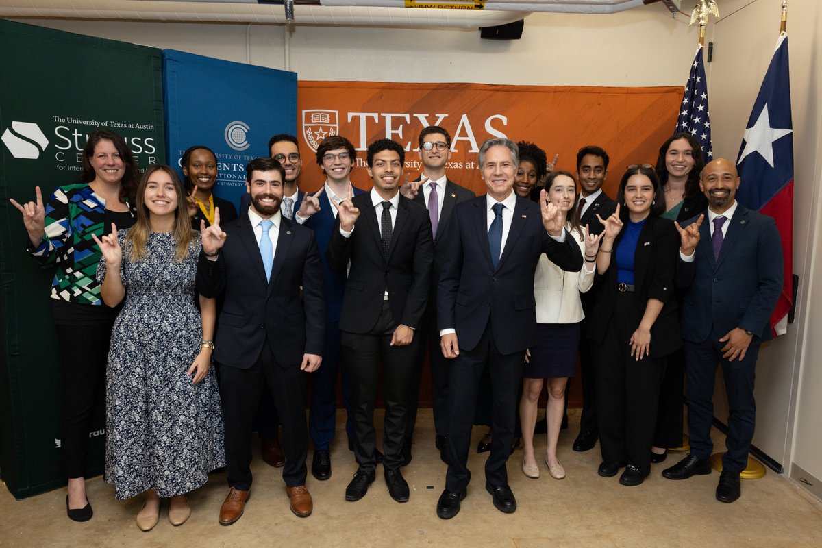 StateDept's tweet photo. .@SecBlinken is visiting Texas, but did you know that there is a U.S. diplomat assigned to Texas and many other U.S. states and regions? Diplomats in Residence provide guidance on careers, internships, and fellowships. Learn more:  https://t.co/5gM47JThmJ https://t.co/iExu8Cq7D3