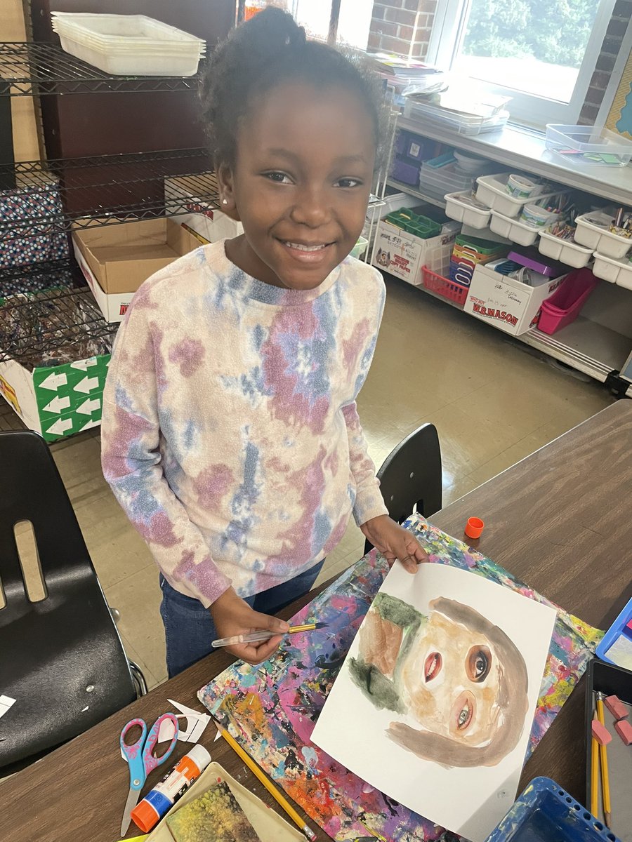 DaweArtists's tweet photo. The first month of school has been a wonderful and creative blur! Here are some highlights! #tabchat #teachingartisticbehavior @DaweDragons @StoughtonPS https://t.co/Q9j2TR9qHl