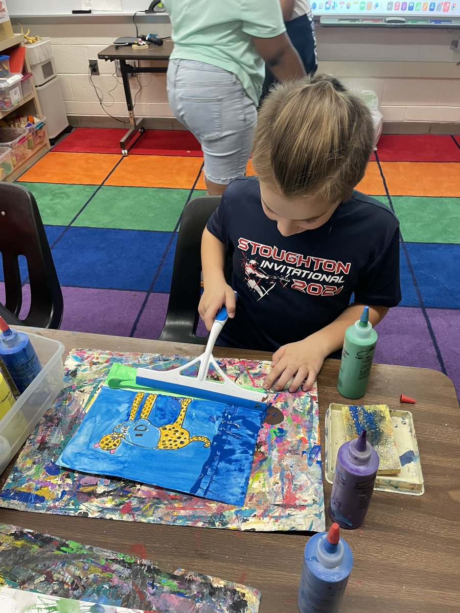 DaweArtists's tweet photo. The first month of school has been a wonderful and creative blur! Here are some highlights! #tabchat #teachingartisticbehavior @DaweDragons @StoughtonPS https://t.co/Q9j2TR9qHl
