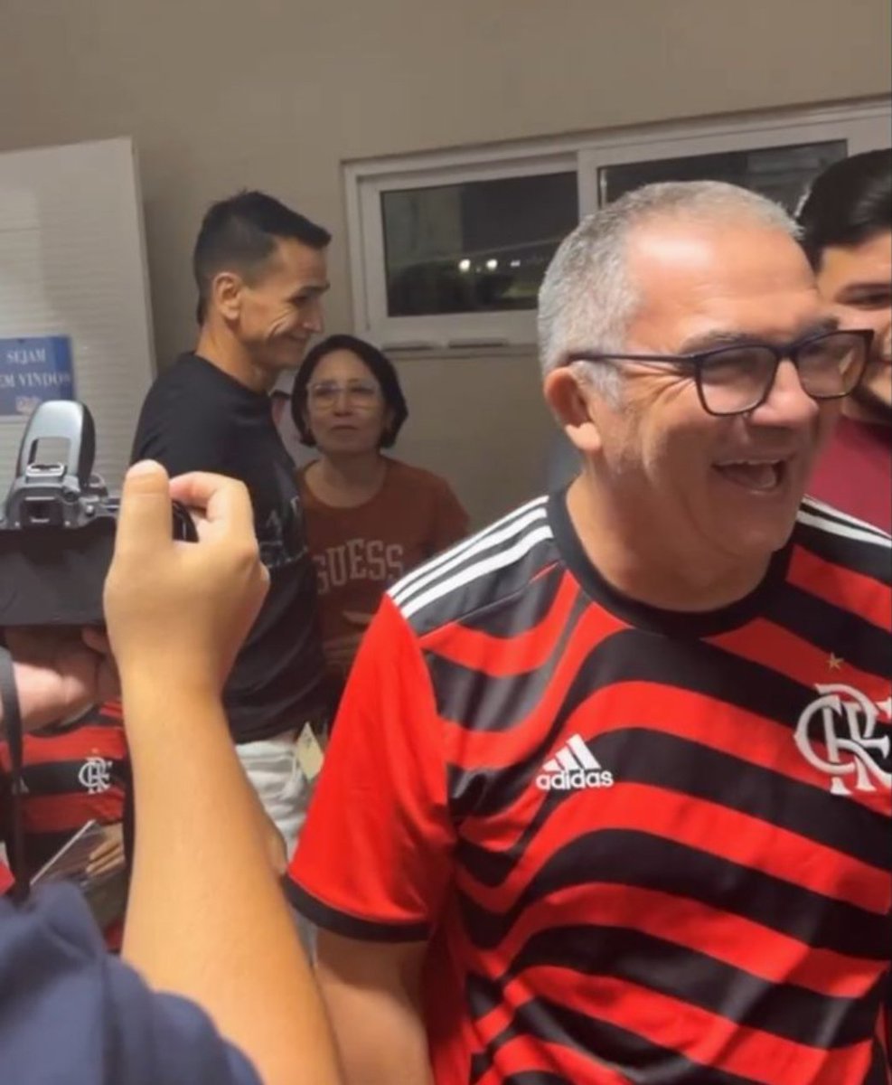 marcuscamposfla's tweet photo. @TozzaFla , mande um grande abraço para o Angelim. Agradeça a ele por tudo. Valeu! https://t.co/hgoCSQhbWd