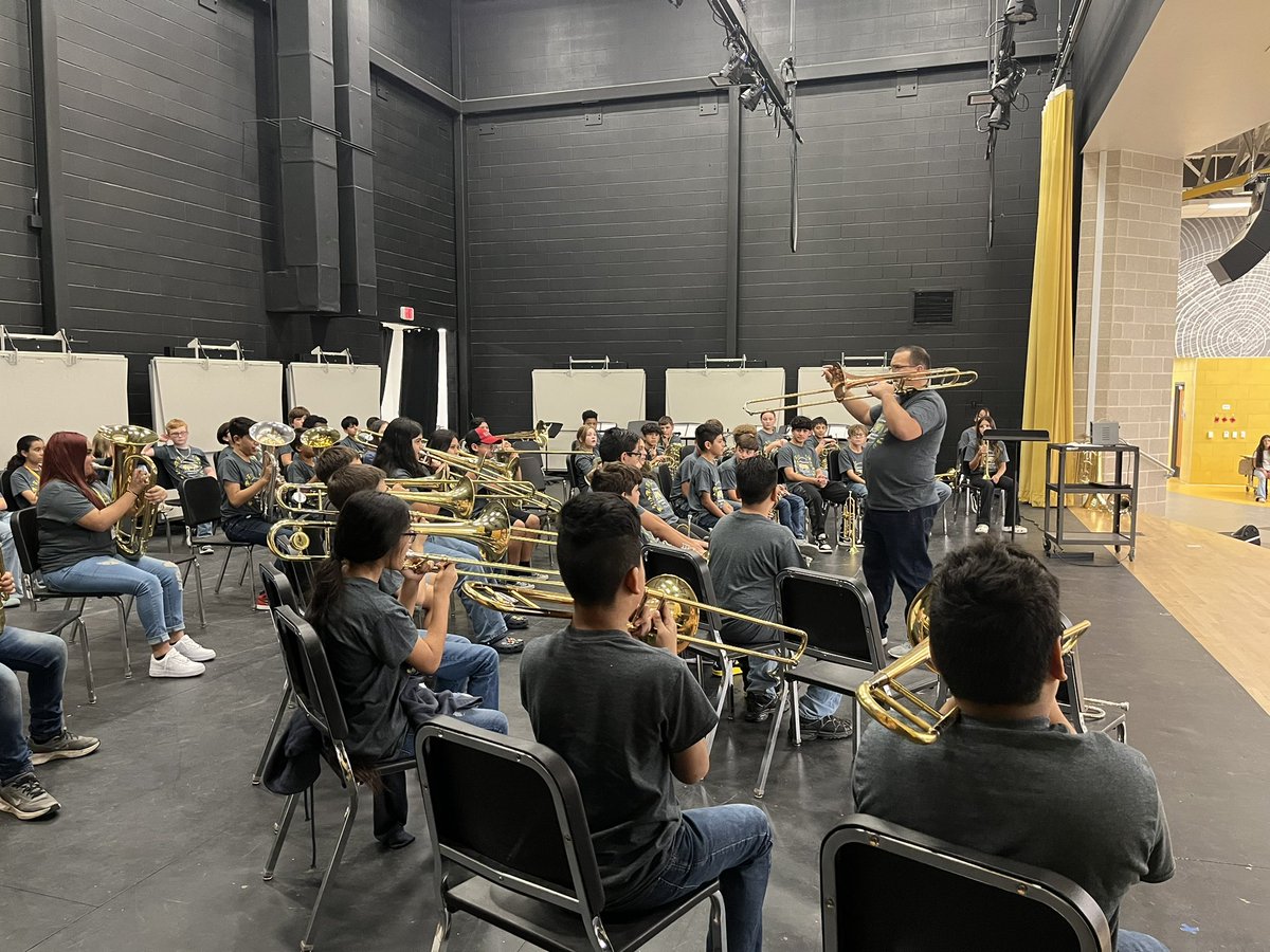 AJBtoroband's tweet photo. Beginner Demonstration Concert! Brass are up next, showing us their tonguing exercise on mouthpiece and on instrument. (1/2)
#MusicforAll #BeginnerBand #FirstConcert https://t.co/QcMyl3QrX4