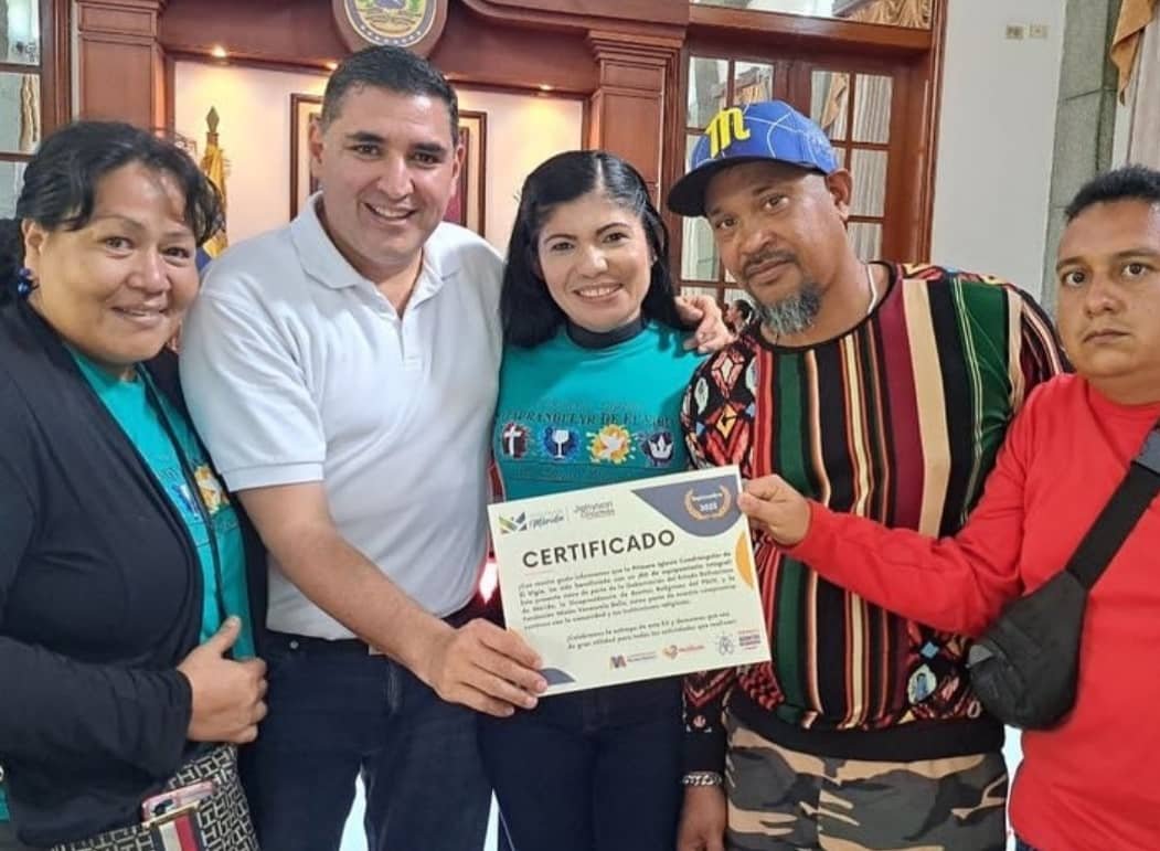 #EnFotos 📸| El programa Mi Iglesia Bien Equipada que impulsa la <a href="/MVzlaBella/">Misión Venezuela Bella</a> entregó conjuntamente con el gob. <a href="/JEHYSONGUZMAN/">JEHYSON GUZMÁN</a> Kits de cornetas, sillas, micrófonos y luminarias para fortalecer el crecimiento de 30 iglesias evangélicas y cristianas. 
#SomosMayoríaDePaz