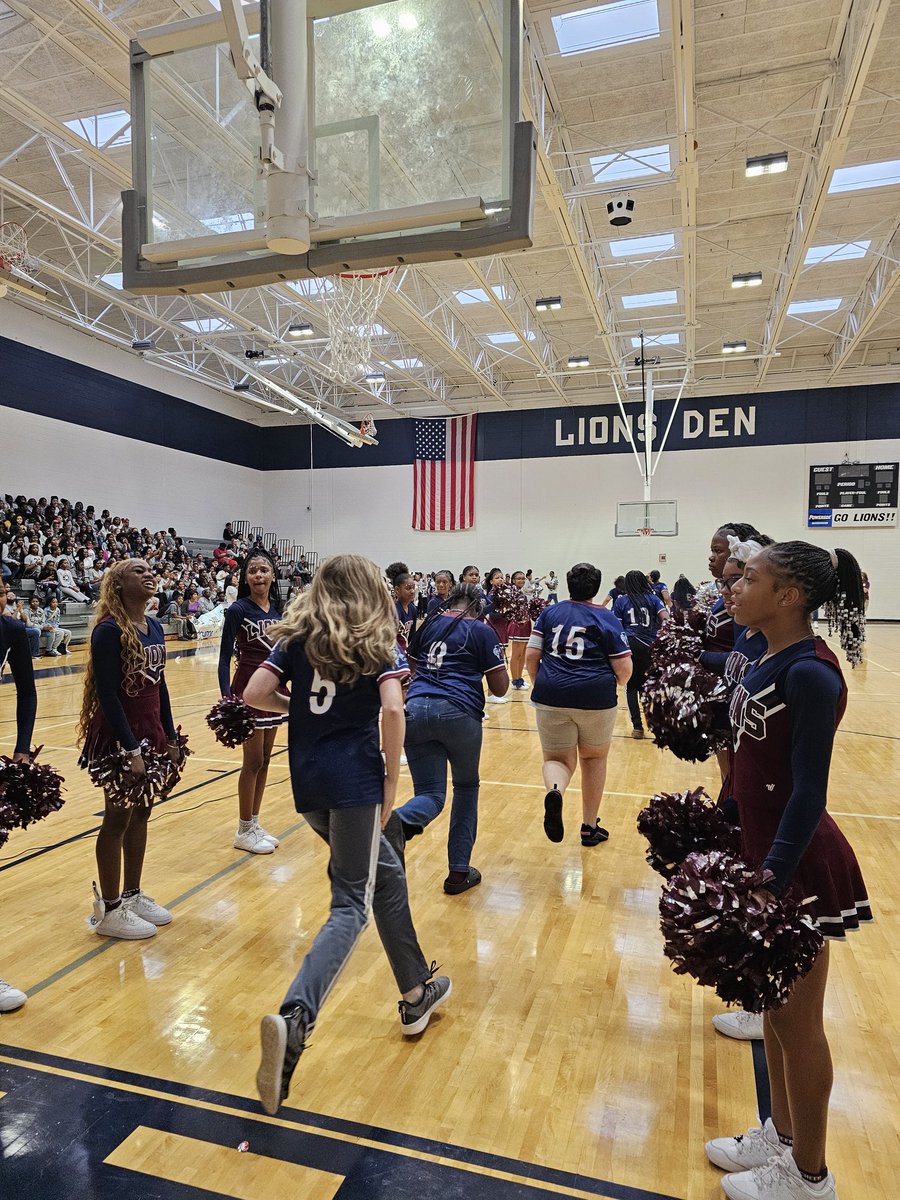 CaitlinBoyd21's tweet image. LISTEN! Day 3 of our homecoming spirit week owes us NOTHING! @LuellaMS_HCS PBIS sponsored our first pep rally, and it was a HUGE success! We were up and moving! Our dynamic AP @shundawalker123 even got pied in the face! It was LIT! 🔥 #DoingWhatsBestForKids @HealthMPowers