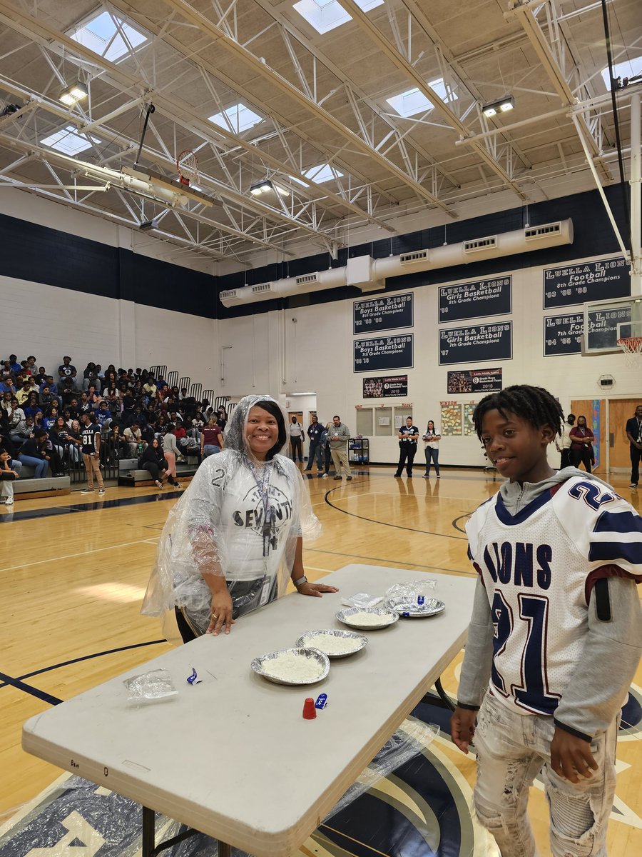 CaitlinBoyd21's tweet image. LISTEN! Day 3 of our homecoming spirit week owes us NOTHING! @LuellaMS_HCS PBIS sponsored our first pep rally, and it was a HUGE success! We were up and moving! Our dynamic AP @shundawalker123 even got pied in the face! It was LIT! 🔥 #DoingWhatsBestForKids @HealthMPowers