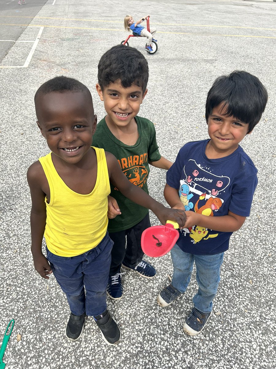 CabasClass's tweet image. We found a worm!! @QVPSVikings @danielle_g_ece