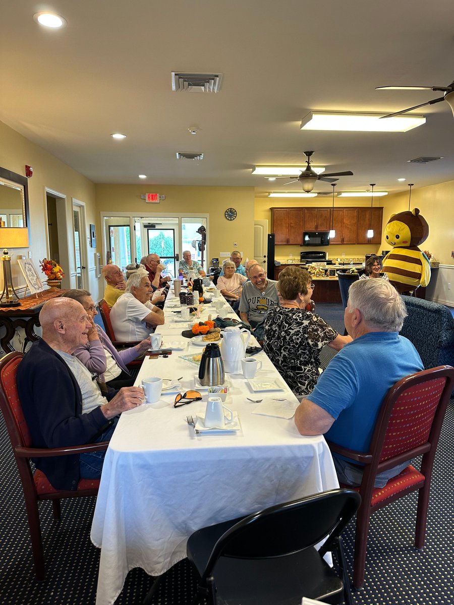 SpringhurstHC's tweet image. What was on the menu for Donuts and Conversation this morning? Well, donuts and coffee of course, but we had a couple of beeeautiful visitors, Erin and Beatrice the Bee!
We learned interesting facts about bees and enjoyed sampling different types of honey!
#VillaLifeIsBeautiful