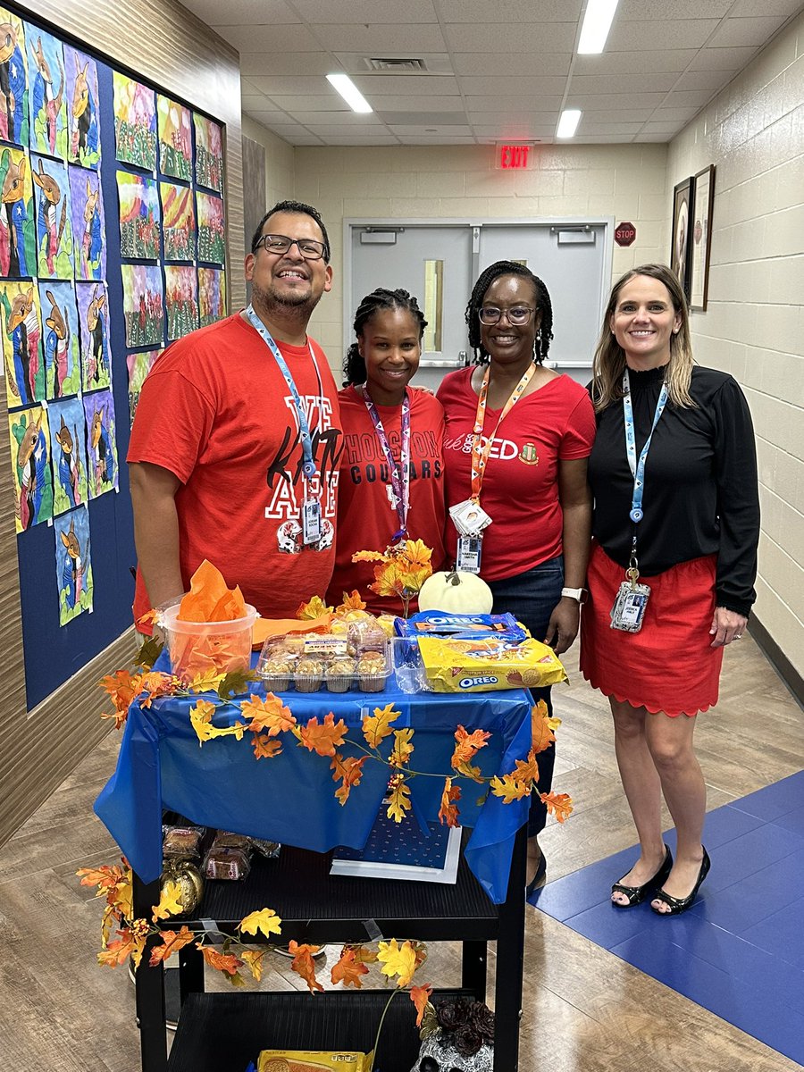coach_ro_12's tweet photo. It’s a Treat to have such an Amazing Staff! Fall Treat Cart today from Admin! It’s the little things…#GEinspires #loveourstaff #falltreat 😎🍂🍁🪶💙@Golbowtweets @Jessicahale0107 @TamikaJ_katyisd @NakeshaMSmith https://t.co/wC7Vh2oQA0