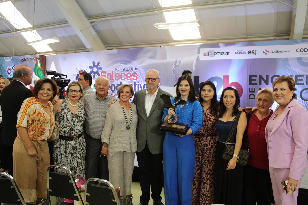 El día de hoy recibe la presea al Águila CANACINTRA por su trayectoria de vida, por ser una referencia empresaria y humana la Mtra. Sofía Calvert Martínez Vicepresidenta de CANACINTRA Delegación Coahuila Sureste. Además de ser la primera mujer en recibir esta presea. #EnHoraBuena