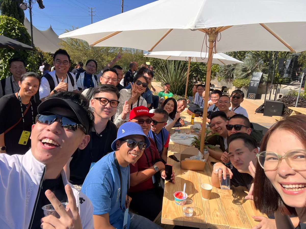 azumiki1973's tweet photo. 午後はAsia-Pacific partnerでの meet up!! 

#ShopifySummit https://t.co/o28Pc8C8VR