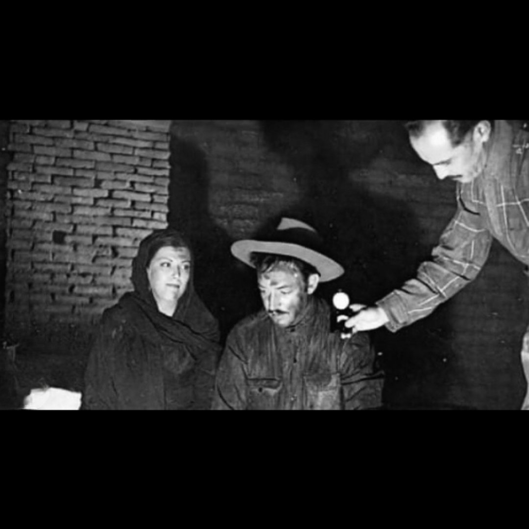 cinemexicano_mx's tweet photo. #CinefilosDeOro, aquí un detrás de cámaras de la película "Siempre Tuya", donde vemos a Jorge Negrete, a la bella Gloria Marín y al fotógrafo Gabriel Figueroa, en una prueba de luces.👏❤️

#CineMexicano #CineDeOro #EpocaDorada #NuestroCine https://t.co/gkjejKetUe