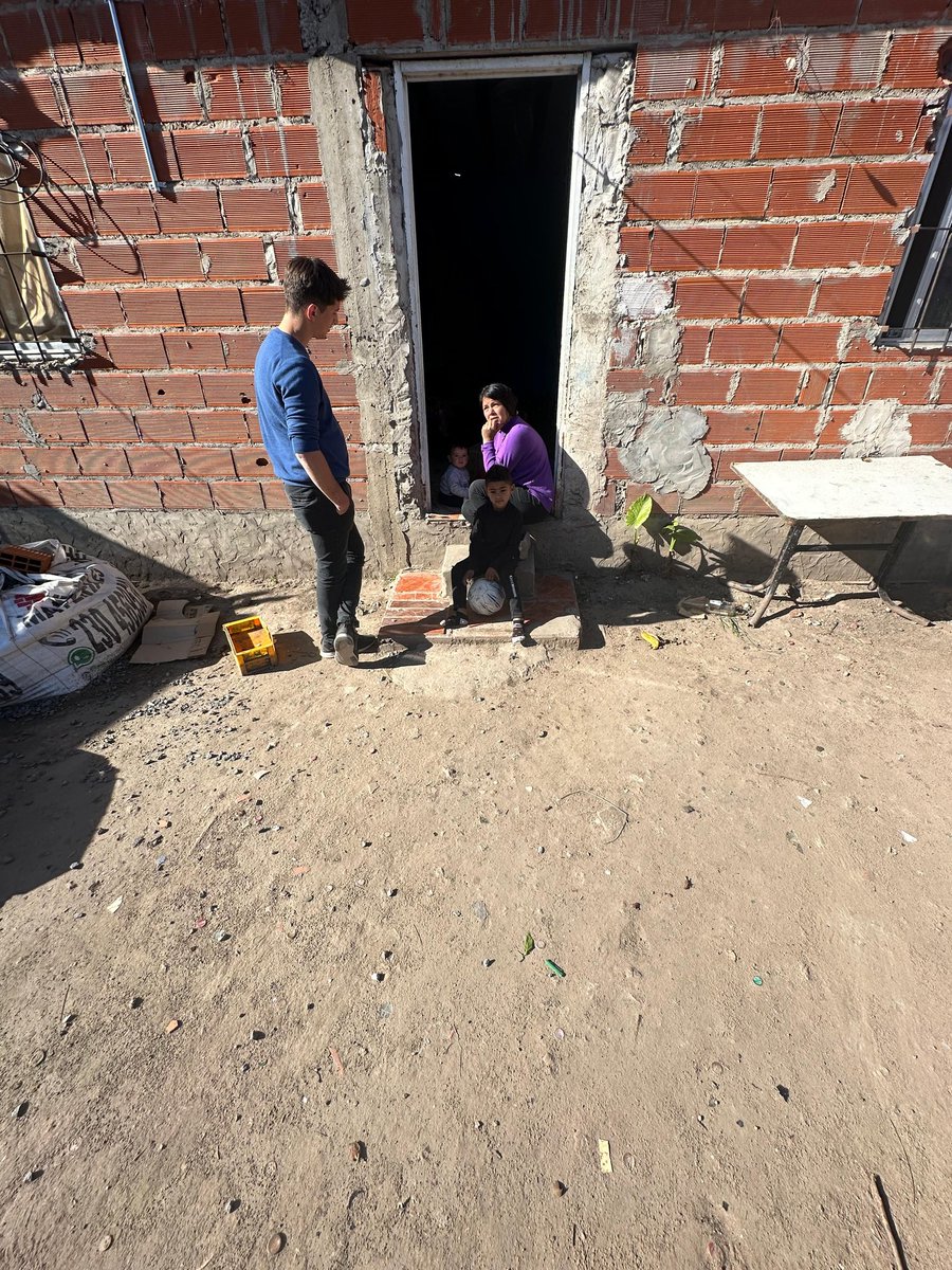 Recorriendo B° Pinazo escuchando a los vecinos  escuchando los problemas que sufren y las mejoras que necesita la zona. 

En octubre tenemos la oportunidad donde la salud, la seguridad y la educación sean la prioridad para todos los Pilarenses.