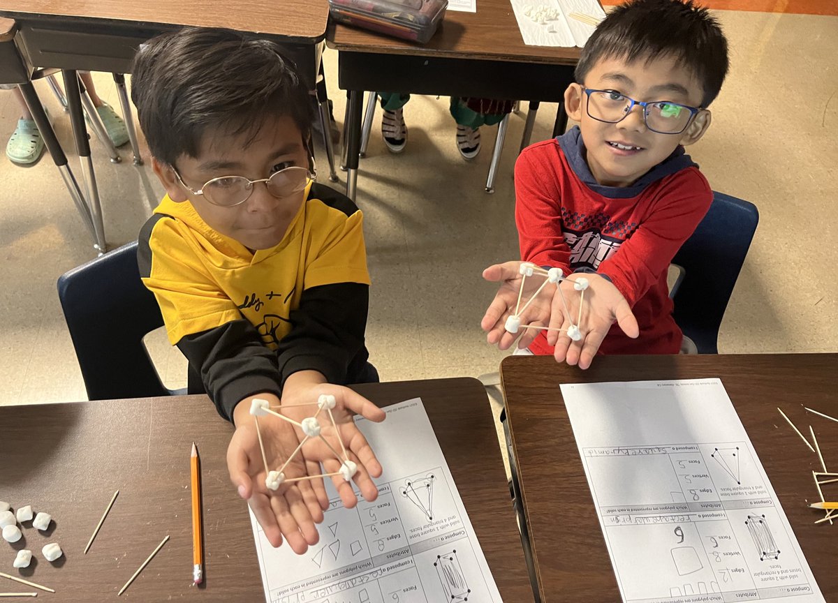 amberrtorres's tweet photo. Today our 2nd graders were identifying their 3D attributes! 👷‍♀️👷 https://t.co/5l3Z6Ipg1V