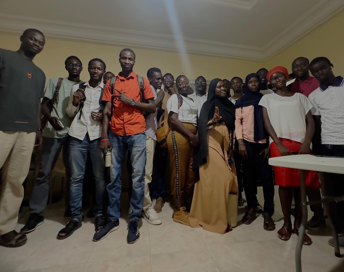 guelwart's tweet photo. #JangLiggey est un programme de formation de 150 jeunes dans les métiers du numérique et les accompagner vers l’auto-emploi et à l’insertion professionnelle.
C’est en ce sens que nous organisons des rencontres entre professionnels et étudiants.
#xarala #bakeli #reussirausenegal https://t.co/X4HzbCed5x