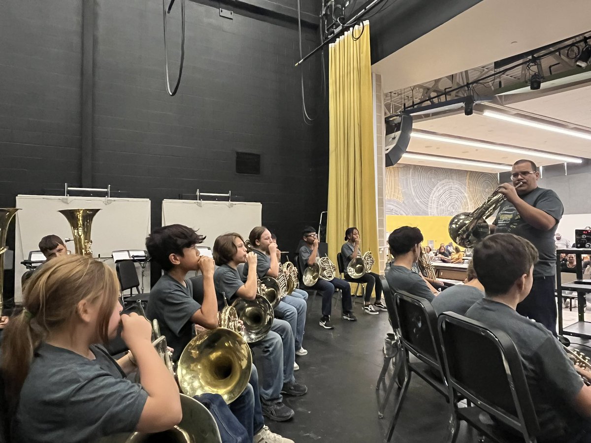 AJBtoroband's tweet photo. Next our brass players are demonstrating how they fbp - finger-buzz-play.
#MusicforAll #BeginnerBand #FirstConcert https://t.co/vs5zS60eQ0