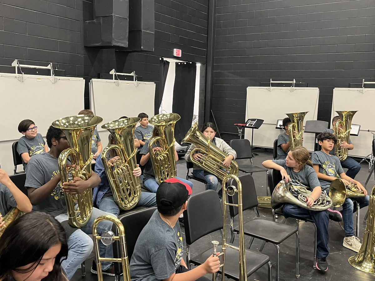 AJBtoroband's tweet photo. Next our brass players are demonstrating how they fbp - finger-buzz-play.
#MusicforAll #BeginnerBand #FirstConcert https://t.co/vs5zS60eQ0