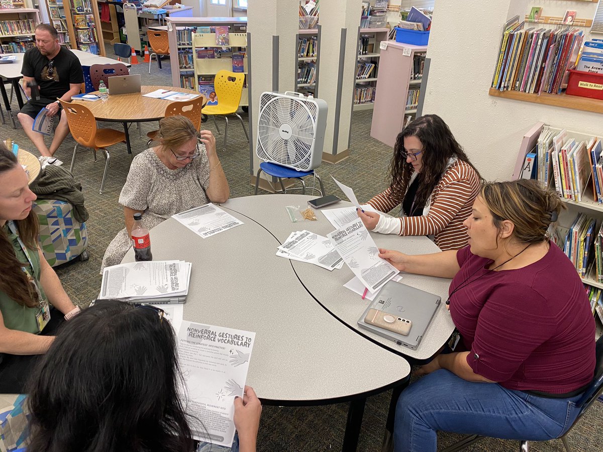 Our Sombra teachers sharing vocabulary strategies through a protocol called World Cafe! Expanding vocabulary helps increase reading comprehension. Building capacity at our school is vital! #togetherwearebetter <a href="/ABQschools/">Albuquerque Public Schools</a> <a href="/APS_Elementary/">APS Elementary Schools</a>