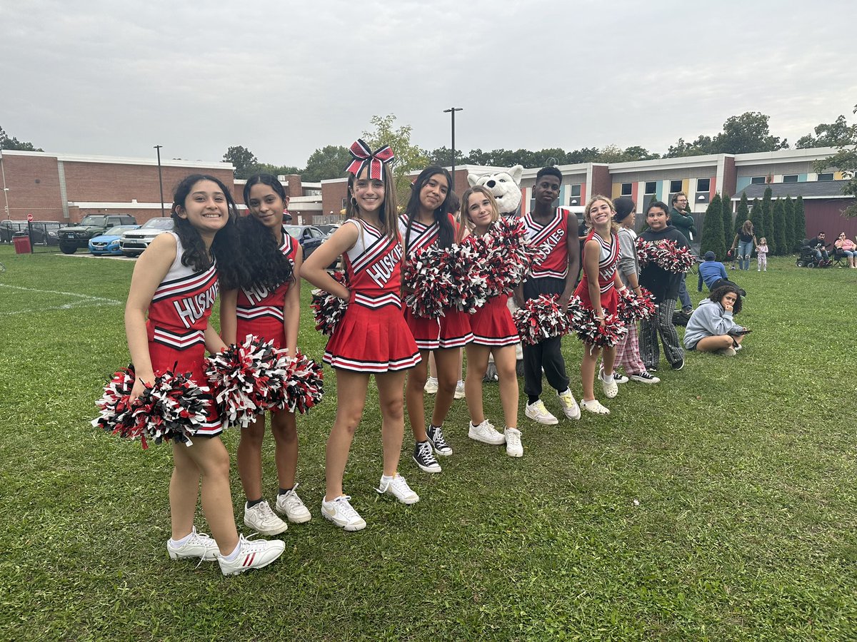8th grade soccer took home the 1st place win tonight &amp; SS loved cheering at their first ever soccer game with Husky Hank! #nwspiritsquad #112leads <a href="/JMallss/">Jon Mall</a> <a href="/nwhuskies/">Northwood Middle School</a>
