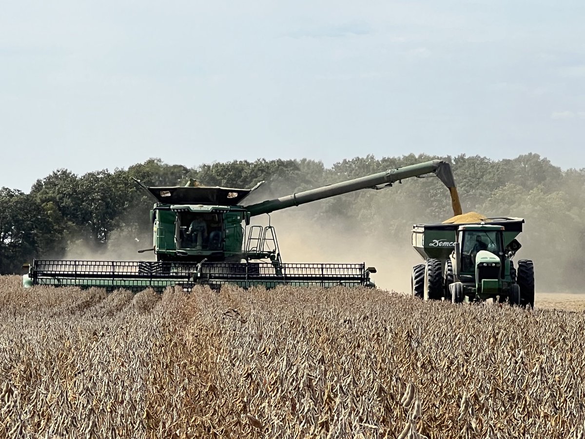 PJ Haynie (@pjhaynieiii) on Twitter photo I want to thank <a href="/JohnDeere/">John Deere USA</a> and the great team @GreenwayEquipment for a harvest demonstration of the X9 combine. This is Very impressive machine.
#johndeere #greenway #bigmeangreenmachine I want to thank <a href="/JohnDeere/">John Deere USA</a> and the great team @GreenwayEquipment for a harvest demonstration of the X9 combine. This is Very impressive machine.
#johndeere #greenway #bigmeangreenmachine