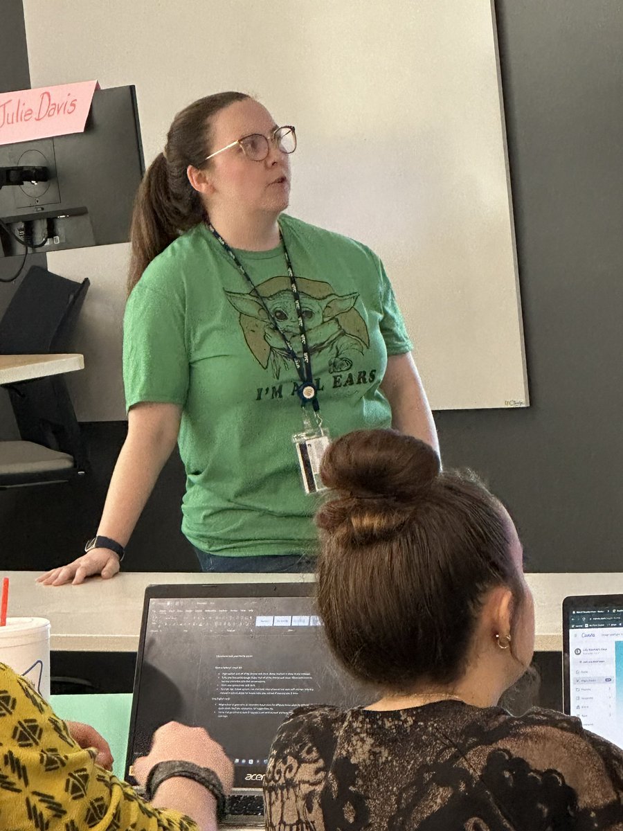 juliedavisEDU's tweet photo. So thankful for educators that will come share about their favorite tech tools with my EDUC 4170 Technology and Learning students! Find your tribe! #chaedu #GoMocs https://t.co/hRo3JEd4hJ