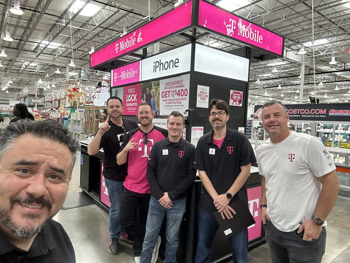 Jackson visiting the Ville today! Good day in the field in #Jacksonville. Normandy and JaxCostco were thrilled to host and share their successes. #Apple also joined the party! #WestsideIsTheBestside #FloridaNorth @EddiePryor7 @JacksonTingley @ChartierDoug