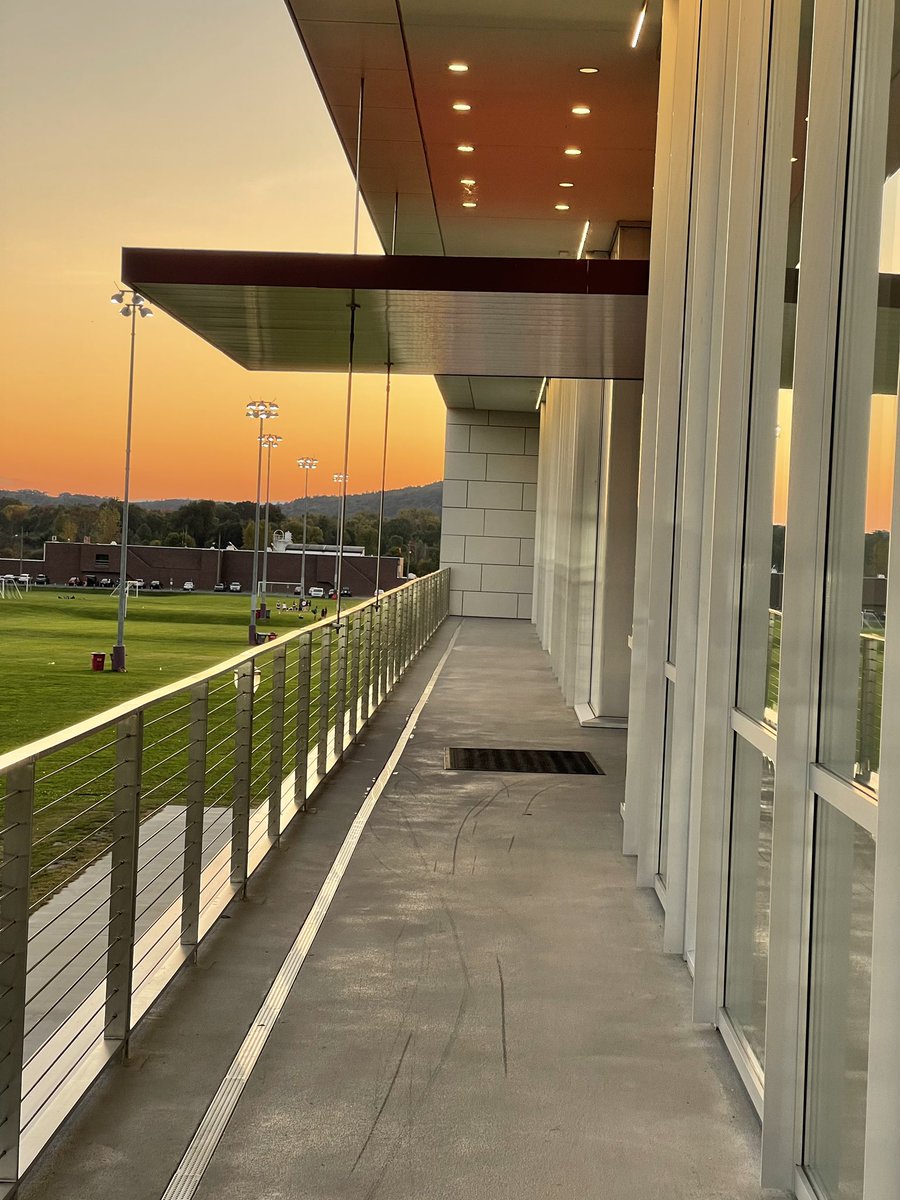 UMassWBB's tweet photo. Golden Hour ✨

#Flagship 🚩 https://t.co/z7mKc1pfGY