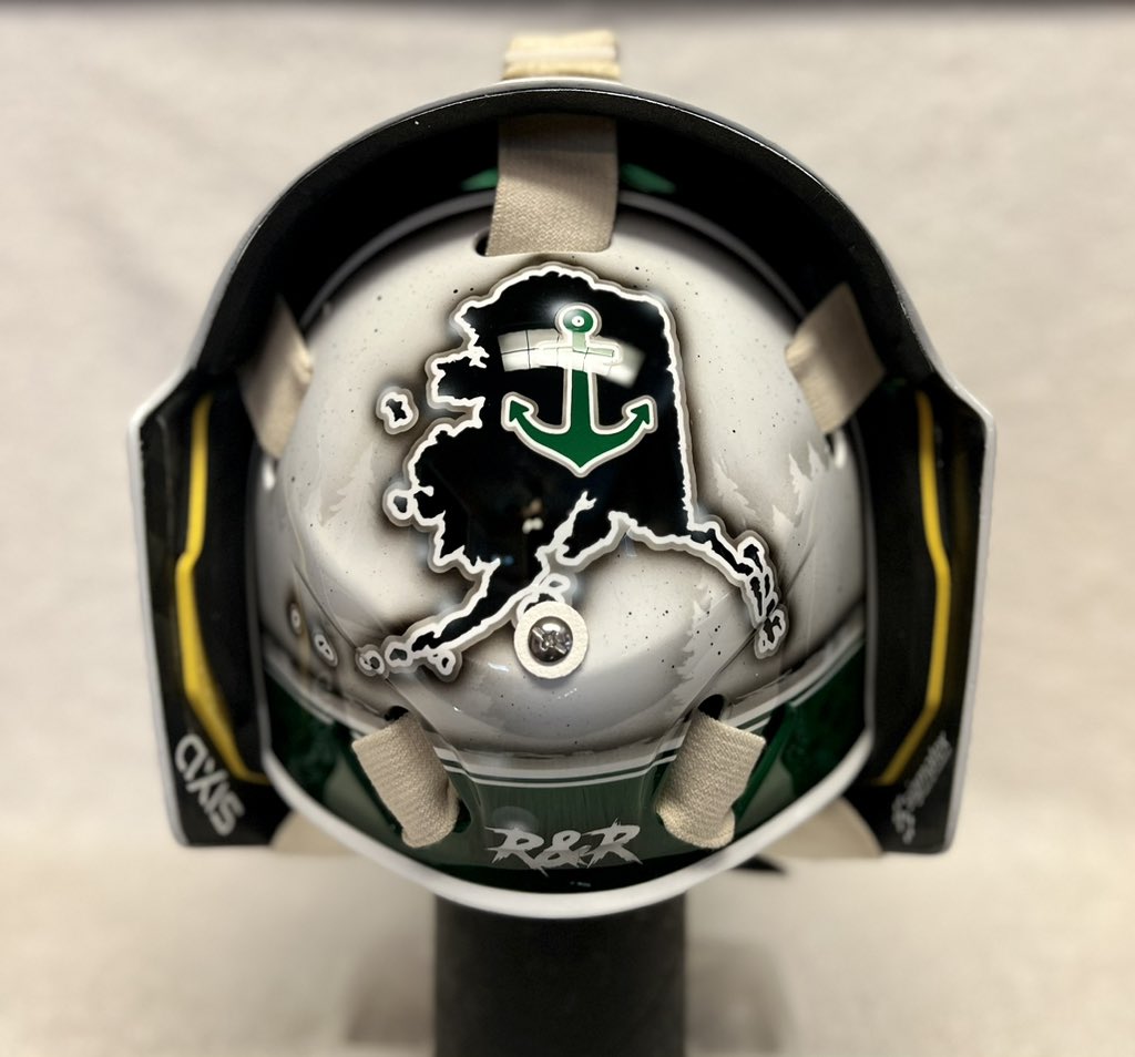 Back home to <a href="/BSUBeaversMHKY/">Bemidji State Men’s Hockey</a> is <a href="/Raythan_35/">Raythan</a> new mask. Excited to finally get the opportunity to work with him. Best of luck this season!!!! #NoWhiteBuckets #HHdFamily
