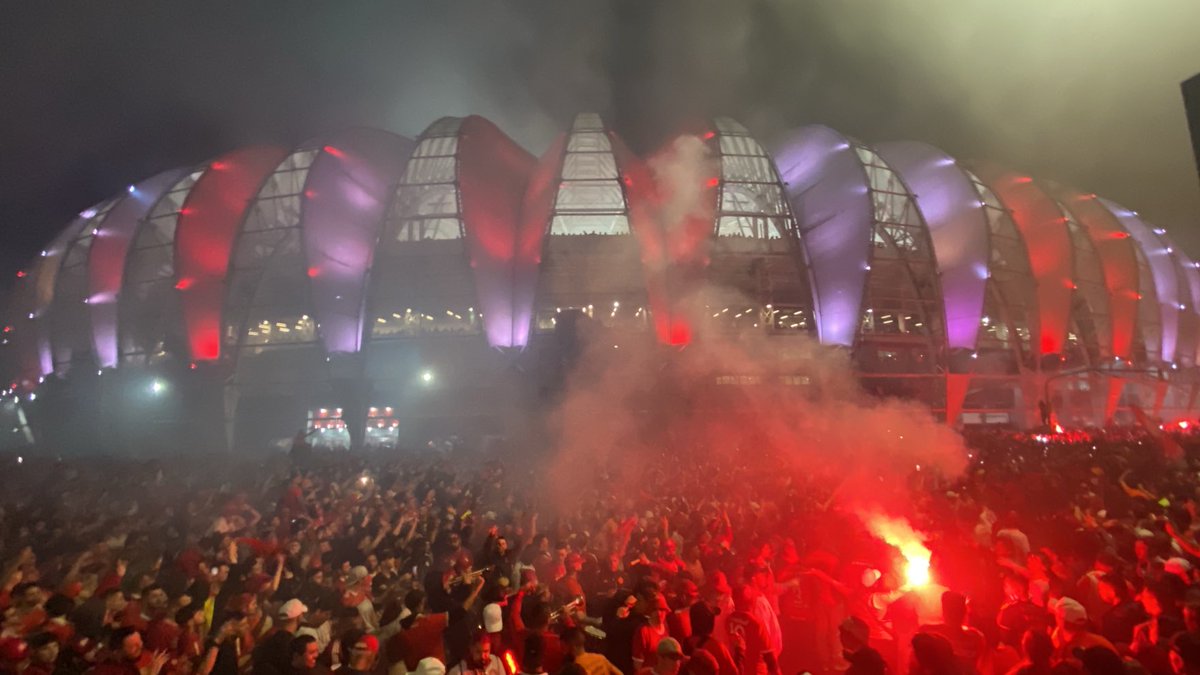 SCInternacional's tweet photo. Bem-vindos ao 𝐢𝐧𝐟𝐞𝐫𝐧𝐨. 🔥🏟️ #LibertaNossaLoucura https://t.co/IyjVHmpnE5