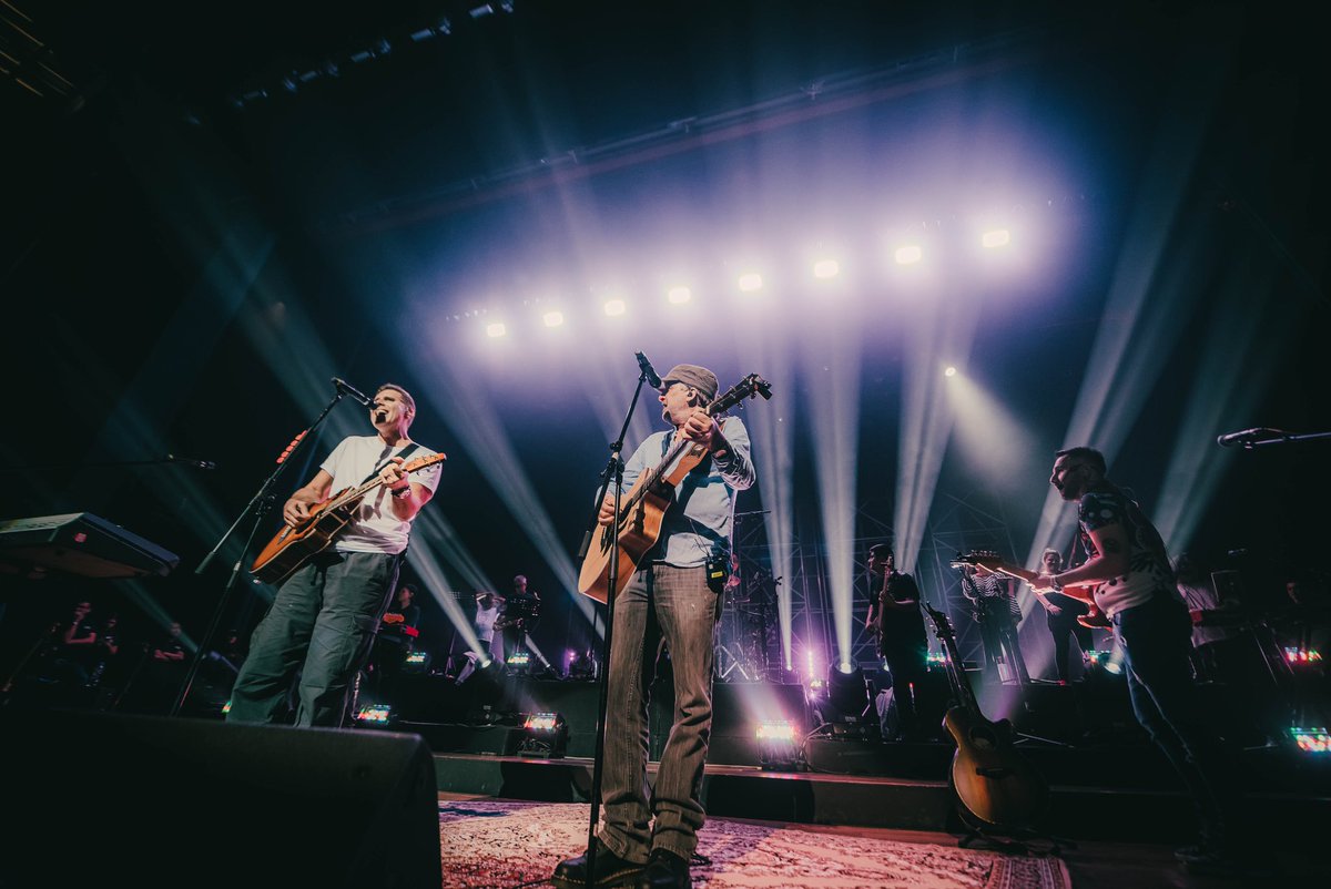 Que momento más increíble vivimos en el Gran Teatro Nacional de Lima cantando 'Tus huellas entre las mias' con <a href="/ManoBarrios/">Manuel Barrios</a>  🙌🏼 
Qué honor tocar a tu lado… la rompiste!💥 Gracias por acompañarme este día tan especial! 🙏🏻
#HeVueltoaCasaTour

📸 <a href="/fmedinaeffio/">fmedinaeffio</a>