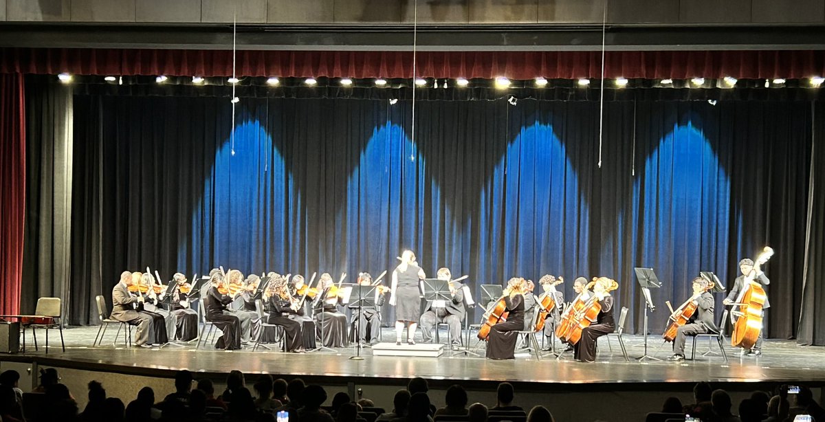 Another great night of performances at LC! Congrats to all the amazing musicians in the @LCHSBears Orchestra! Thank you @lcpaa for supporting our students and the amazing staff members in our Performing Arts Department #LCexcellence