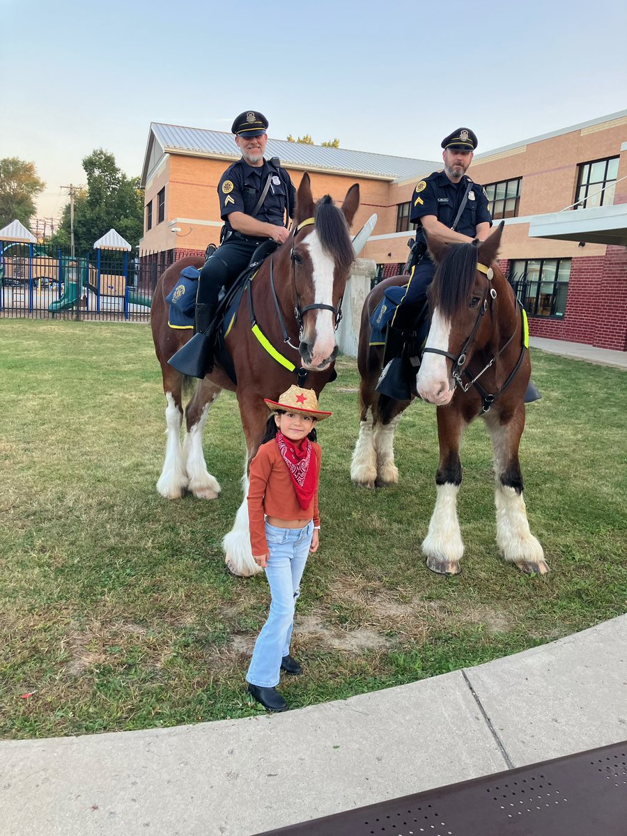 AmeliaDpscd's tweet photo. Count day fun at Earhart! https://t.co/C5WyYUKpPo