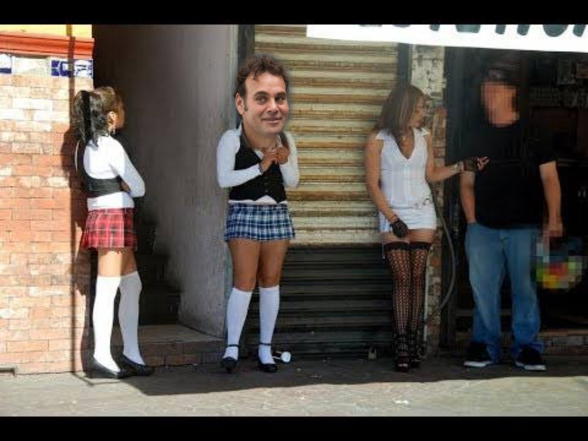 albertredimi2's tweet photo. Mientras tanto en cualquier esquina... @DavidFaitelson_  vendiéndose al corrupto y mediocre equipo oficial de la comunidad LGBT @ClubAmerica 🦋🗡🏳‍🌈. 
#Faitelson
#vendido #Corruptos #clubamerica https://t.co/qtbCZeZSOm