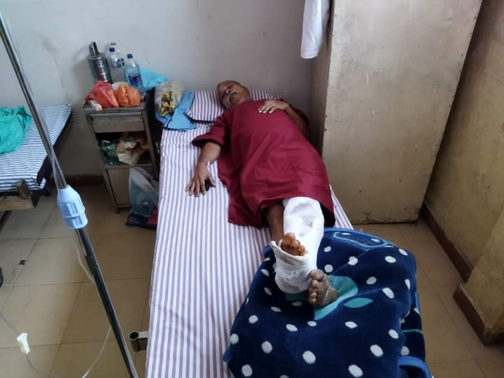 thapak_sanjeev's tweet photo. @ShubhamShuklaMP मेरे घर के बग़ल में एक घर जुआ होता था,,एसपी आईजी को शिकायत करने पर पुलिस बरेली रायसेन टीआई एसडीओपी ने सटोरिया शरद राय से मिलकर 8-10 गुन्डों को मेरे घर में घुसकर तलवारों से कटवा दिया हम पति-पत्नी को,हम दो साल से घर नहीं गये, भोपाल में रहते हैं,हम दोनों विकलांग हो गये बीजेपीगुन्डों https://t.co/RG1DWNwfHT