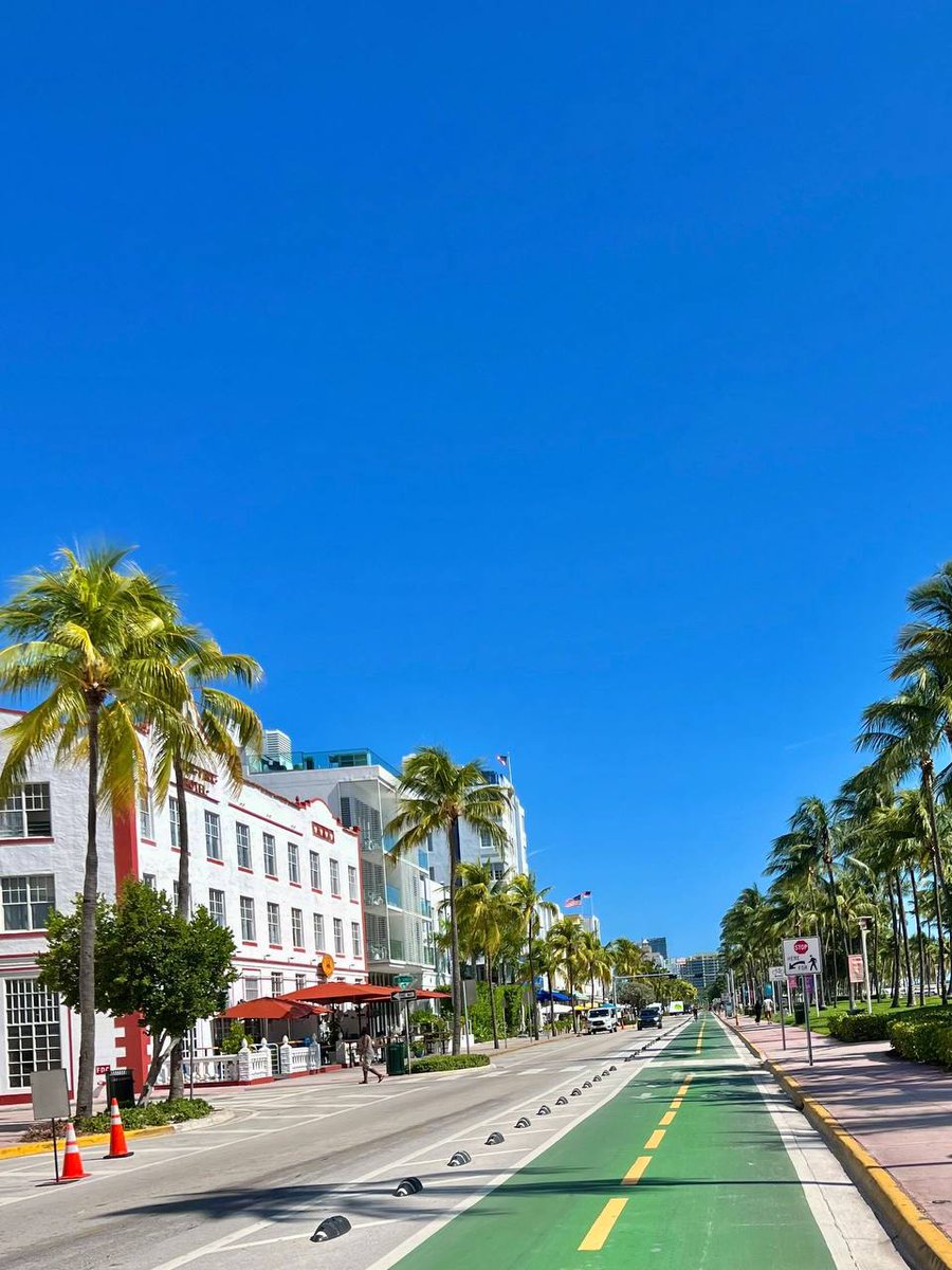 It’s a journey that has been delayed for a long time.
First time visiting a southern city in the United States
After landing, I felt like the dog days of summer in China.
The humidity is too high!