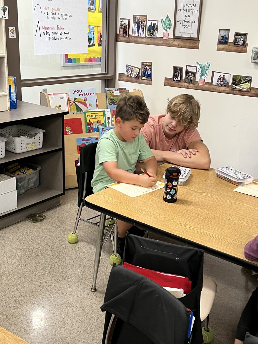 mrs_breiter's tweet photo. It was such a great day helping our @EzraElementary kindergarten buddies set goals and write them out for their parents to read at conferences! #MNHSFCS #Proud2bMPS https://t.co/JWv9BYFnWx
