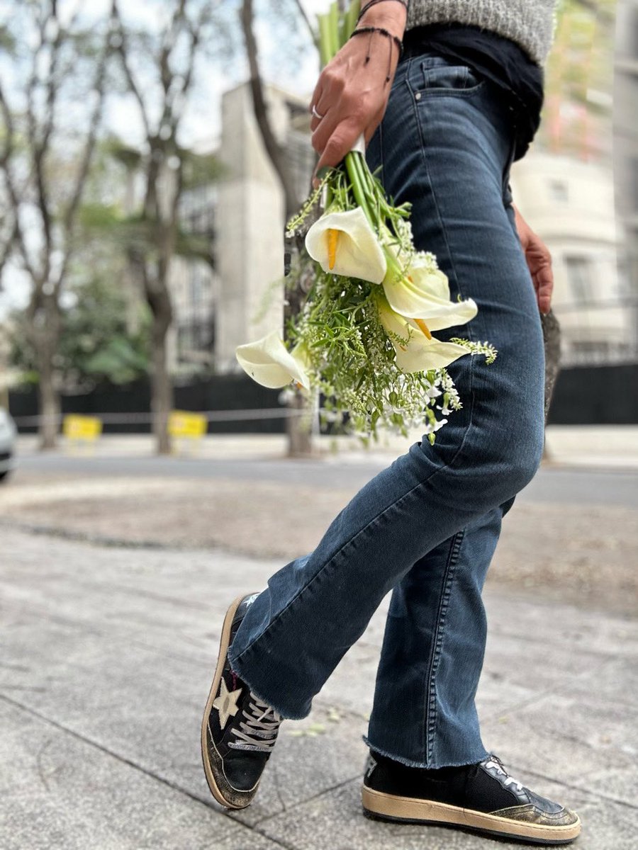 EntrefloresSi's tweet photo. 🌿C A L A S🌿…
#entrefloressi #flower #calas https://t.co/79Be8NHSYu