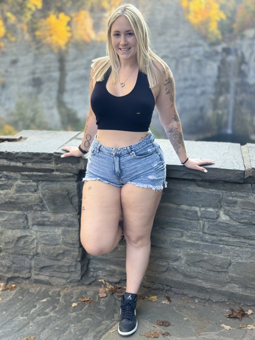 I love this time of year 🍁😊 https://t.co/cbGIUd2Ua7