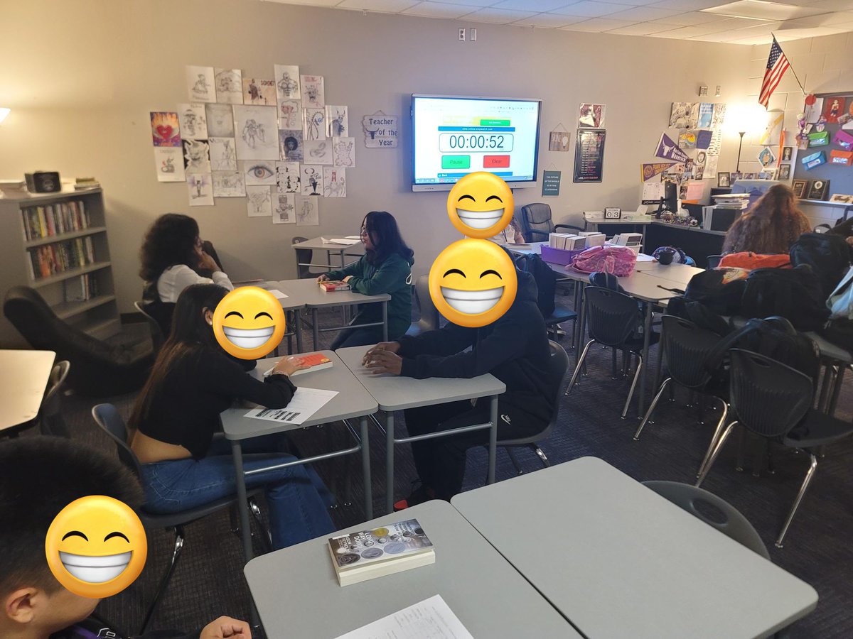 dpd81's tweet photo. When youโre at the district office and the learning is SO GOOD the one and only @livelolluv4ever just has to share it = you make sure the world gets to see it too! ๐๐ค๐ป๐#theyread #nophones #readingcreatesthinkers #thefutureissafe #MRHSELA https://t.co/sOOXKDiWVF