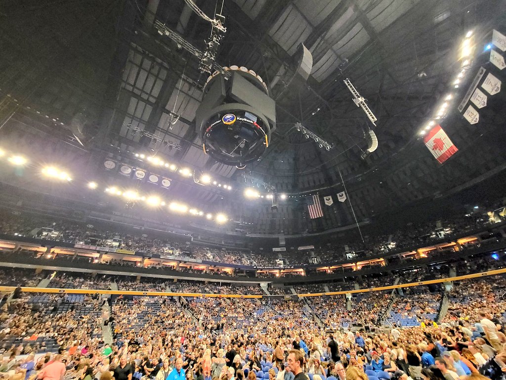 RobertReidJr's tweet photo. Where am I? #WheresRobbie https://t.co/1rHXgZhtKj