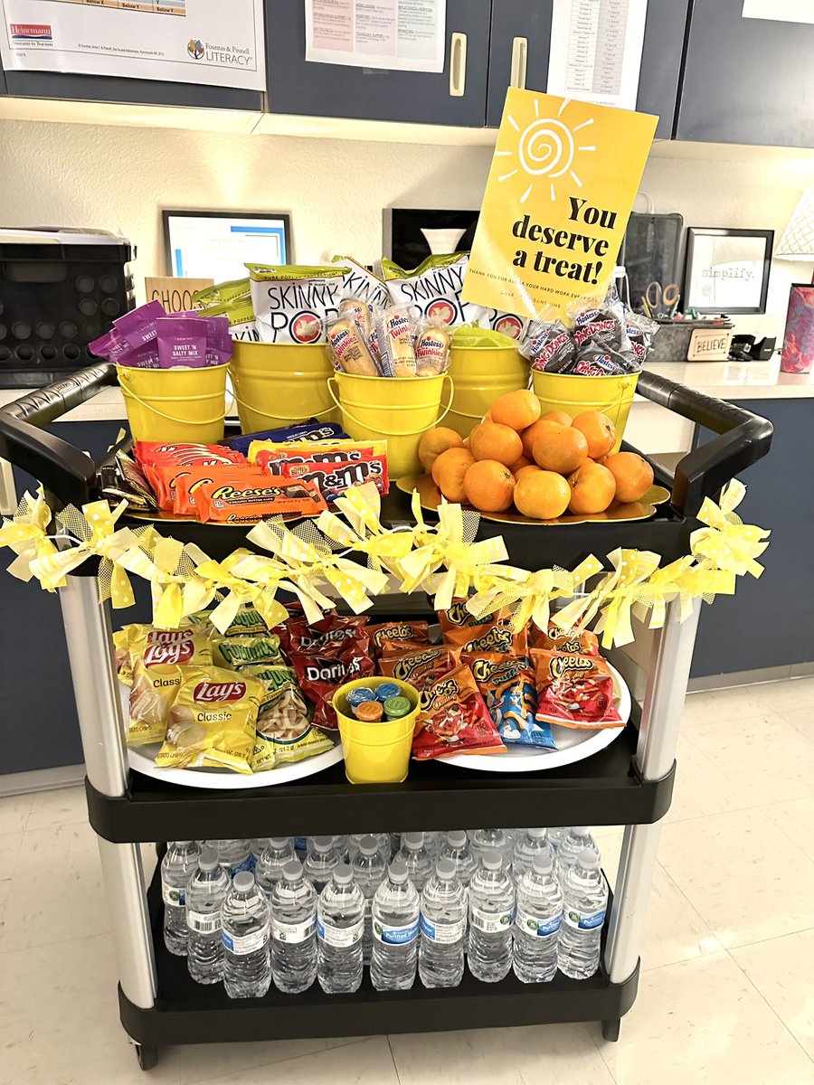AngieELemons's tweet photo. HCE Sunshine Committee loves to spoil our teachers! @HighCountryElem https://t.co/5iERMKDWnz