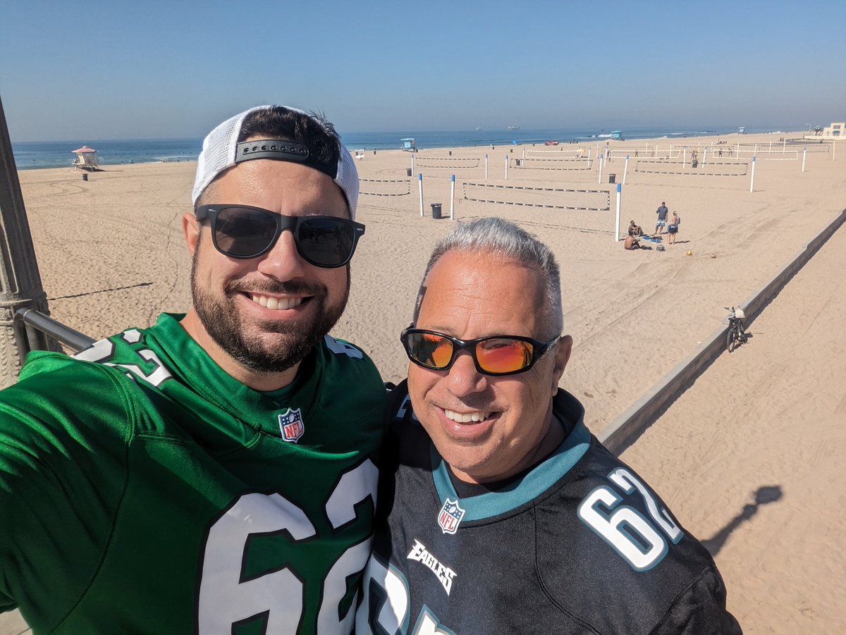 steveaddezio's tweet photo. @Eagles road dogs out on the West Coast to root on our team this weekend! #flyeaglesfly https://t.co/sGOTD8NngZ