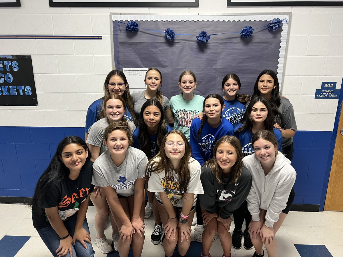 8th grade volleyball supporting <a href="/RRocketsVball/">Robinson Volleyball</a> 💙🏐🙌🏼 I sure do love these girls, these coaches, and this program!! #robinsonisd