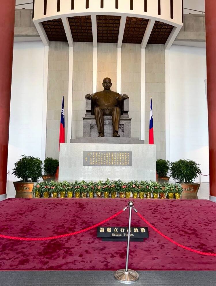 ThayrJbr's tweet photo. 国民的ゴッドファーザーです https://t.co/0gnpq6WIn6