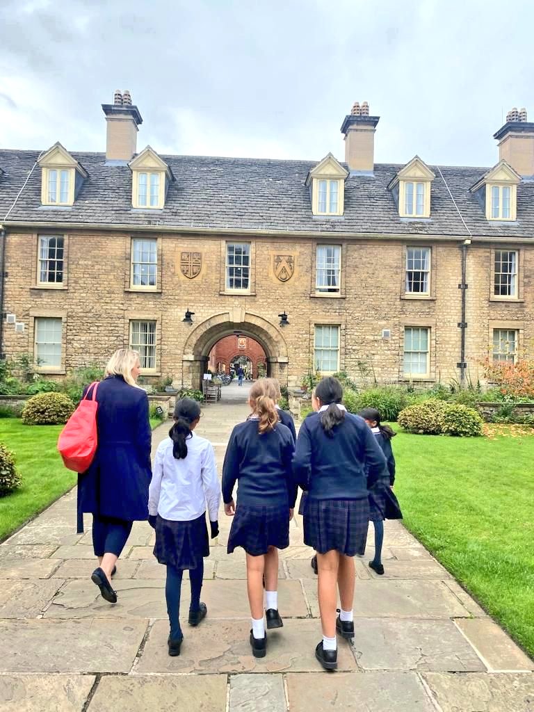 headsydprep's tweet image. What an inspiring day @UniofOxford for the Maths Conference! #Forgeyourownpath Miss Cuthbert was delighted to take some of our Giraffe Girls back to her old stomping ground at Oxford University- inspiring the next generation to aim high #flourishandfly