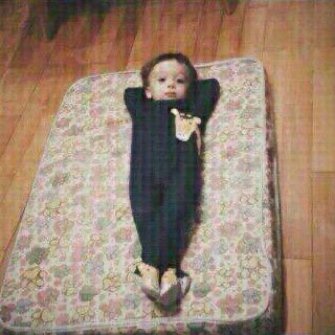 تأمل  السقف لين يجيك النوم 🤕💔