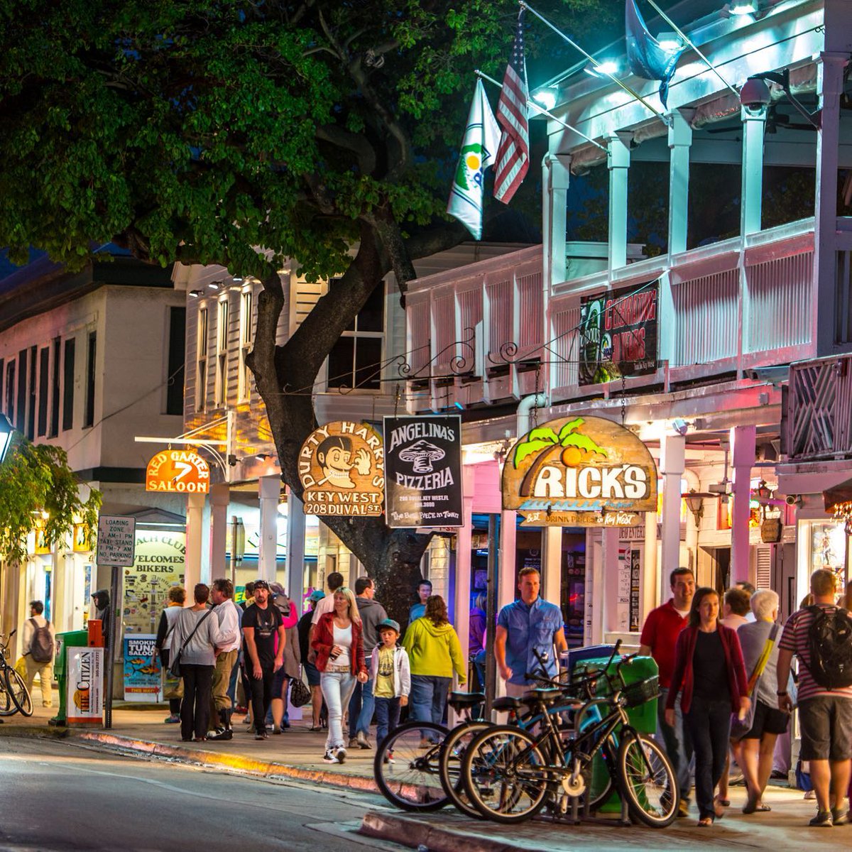 Midweek fun on #Duval! #keywest #barcrawl #duvalstreet 📷 @islandlifeinthefloridakeys

More: PartyinKeyWest.com/wp/
Follow us: @PartyInKeyWest
Hashtag us: #PartyInKeyWest